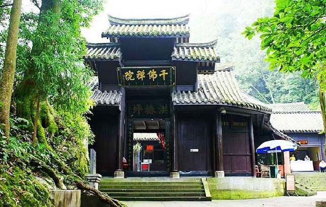 触碰最美的峨眉山.徒步在峨眉