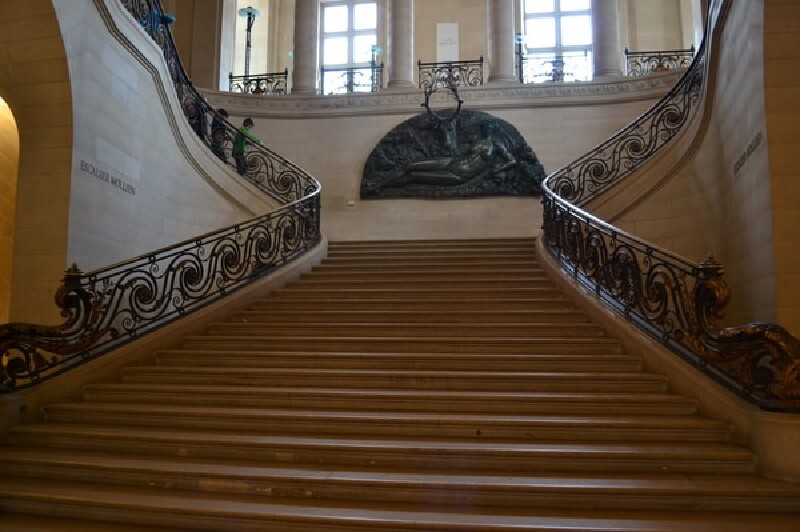 美丽的法国巴黎漂亮的铁塔和卢浮宫