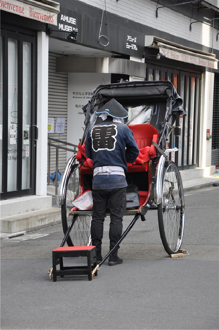 黄包车夫也是萌萌哒,巨大的雷字