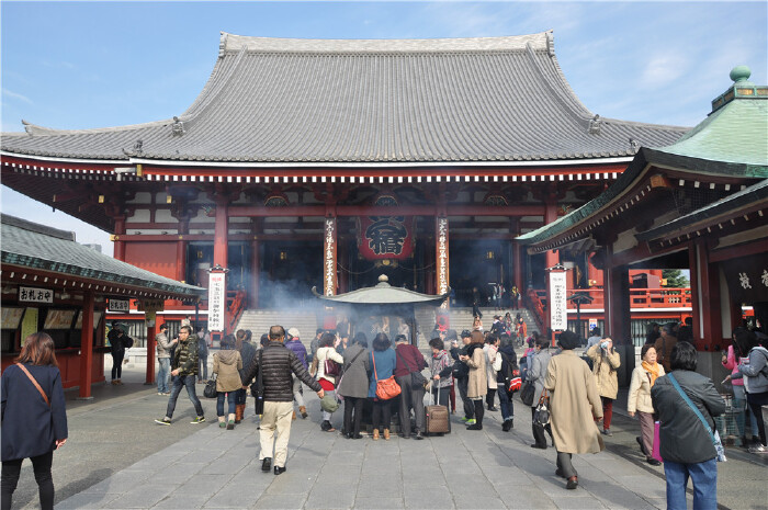 浅草寺在日本的地位应该不亚于我国的普陀山等佛教名山,最主要人家
