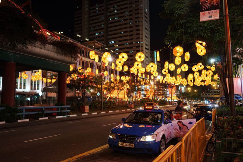 新加坡牛车水夜间图片