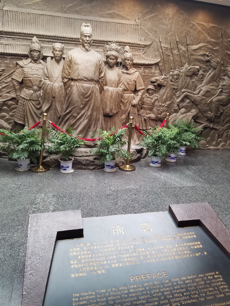 大厅里的雕塑,朱元璋与马皇后