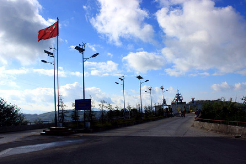 永和口岸距沧源县城14公里,距缅甸佤邦绍帕区3