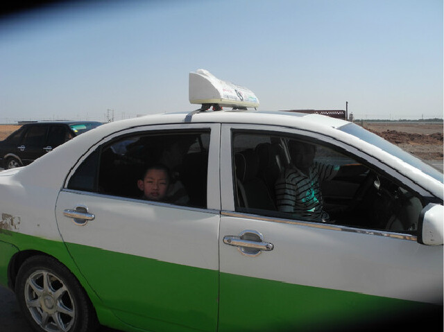 在车站恰好遇到一辆返回吐鲁番的出租车,每人要40元,我免费,真心实惠.