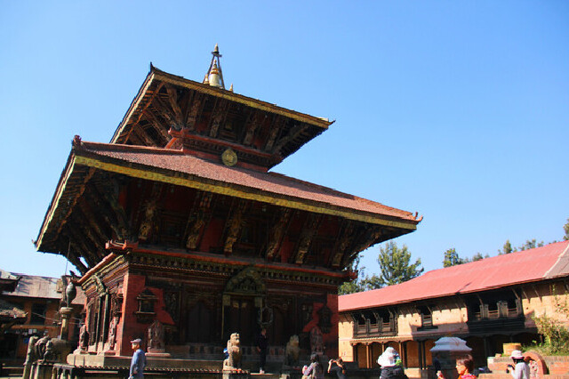 这就是昌古纳拉扬神庙,双层塔式结构.