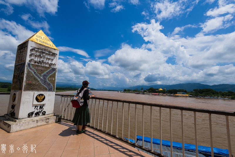 泰美泰国萨瓦迪卡的迷人微笑