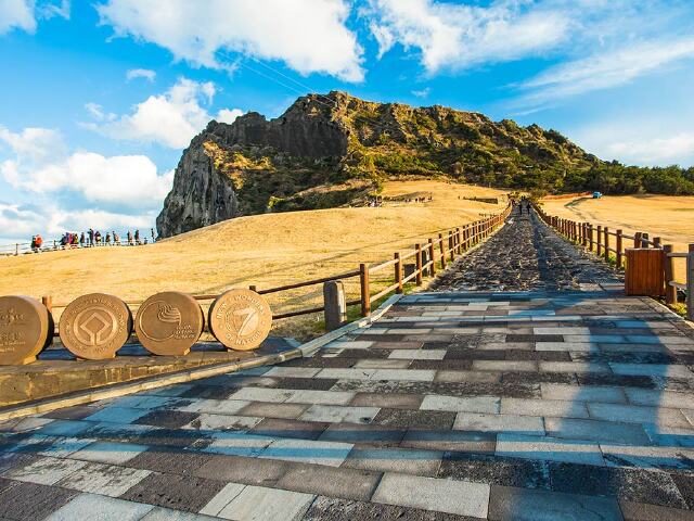 韩国济州岛5日游>正点航班北京直飞济州,游乔安泰迪熊博物馆,赏城山