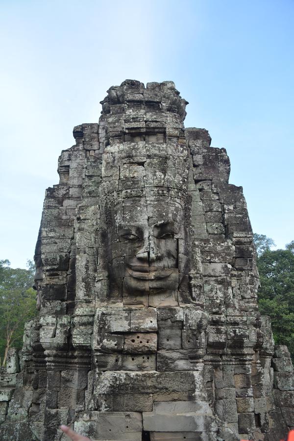 造之屋顶,但由于年代久远,目前只剩下断垣残壁及巨大之石柱供后人凭吊