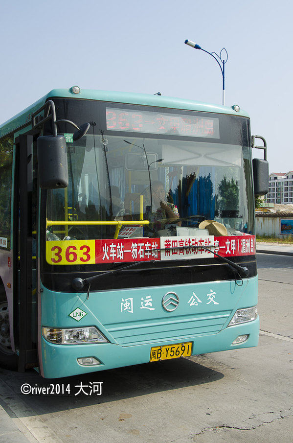 莆田的公交车都无人售票,发车之前有人负责找零,中途上车就只能投币了