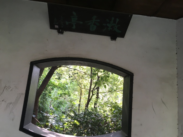 公园很小,如果只是点到辄止,一个小时就能把角