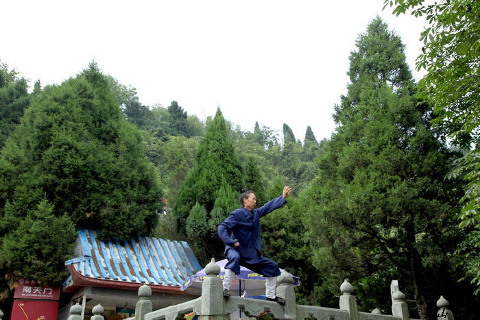 在武当道教建筑中,宫观的山门是非常重要的,走进山门就意味着走进了