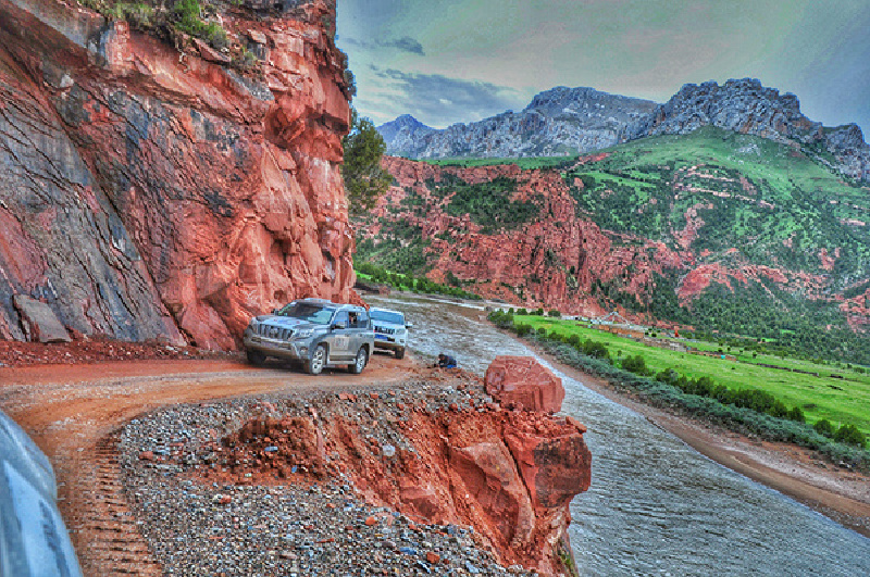 驰骋万里长江寻觅冬虫夏草