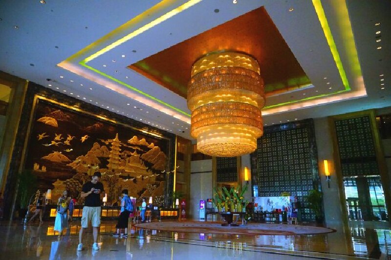 汽车站,机场都在一起)附近的镇江万达喜来登酒店