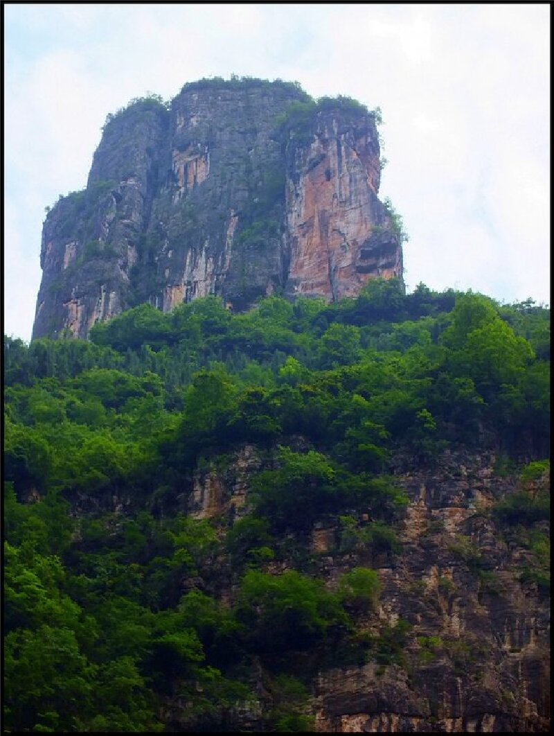 穿越巫峡,我们来到神女溪边,换乘画舫继续