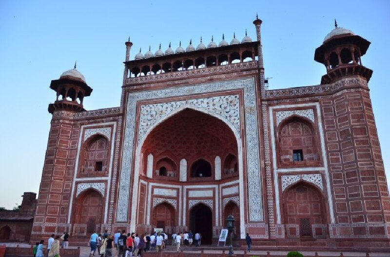 ps:泰姬陵的安检十分严格,且划分清晰,分为印度本地男游客