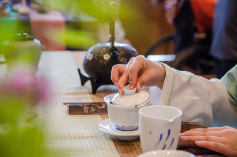 一茶一湯,一日一餐,卻穀食氣,啖茶坐禪,善