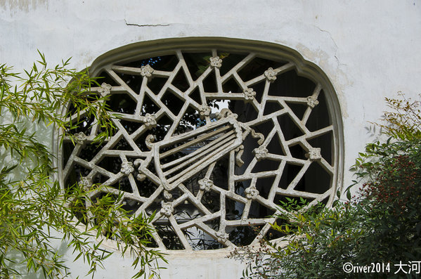 秋高气爽日,苏州游园时.