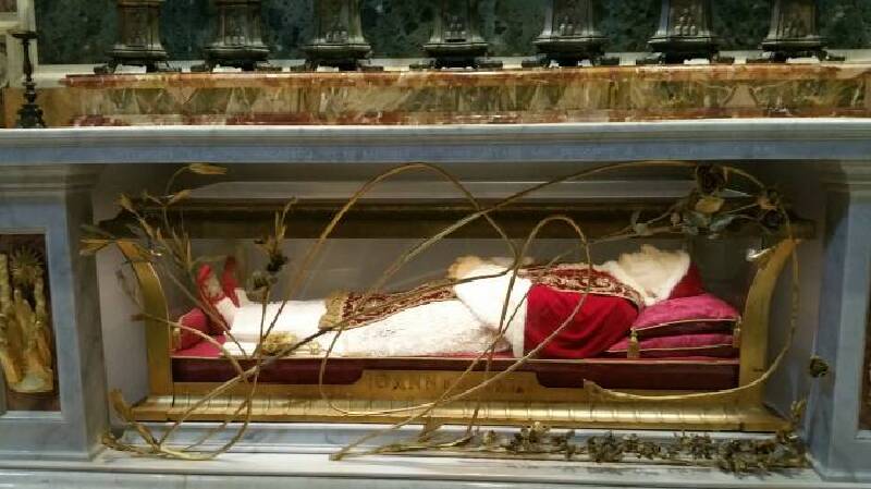 只有有重要成就的教皇,遗体才会供奉在大殿