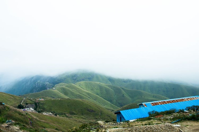 好熱鬧的金頂營地,我們這次上山恰逢武功山帳篷節,隔壁的萍鄉武功山