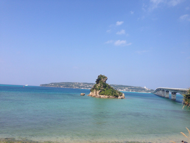  日本沖繩美麗海水族館 古宇利島海洋塔登塔 萬座毛一日遊>中文音樂