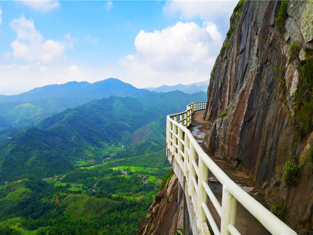 明月山青云栈道图片图片