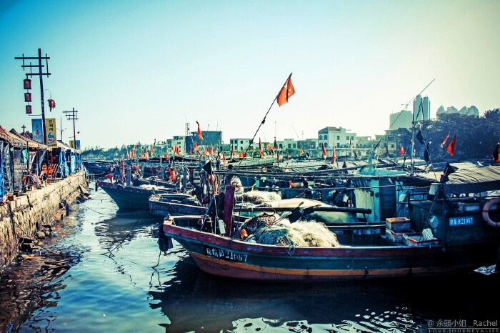 琼海市潭门中心渔港是海南通往南沙群岛最近的港口之一,也是西,南,中