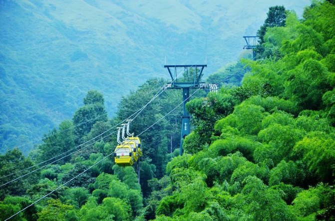 赞武功山之雄壮,叹羊狮幕之奇特,抒禅旅之欢喜