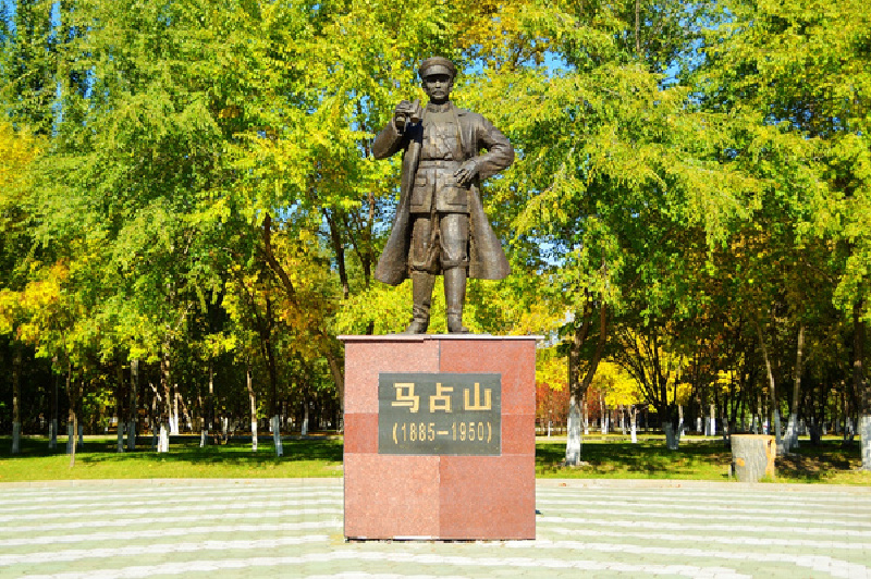 打响武装抗日第一枪的马占山,曾任黑龙江省骑兵总指挥兼黑河