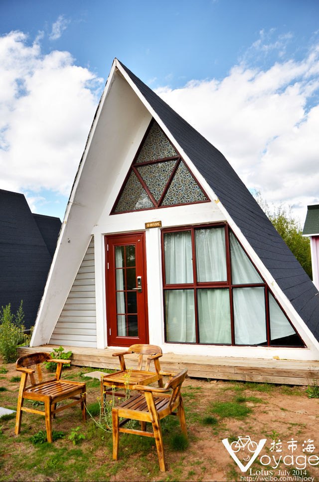 三角形态修建的黑颧房,很有浪漫的味道,来这里度假绝对适合!