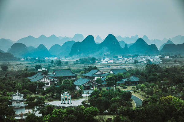 園博園,位於桂林市南部的雁山區雁山鎮和大埠鄉,地處市區到陽朔風景