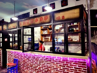 马路边边麻辣烫