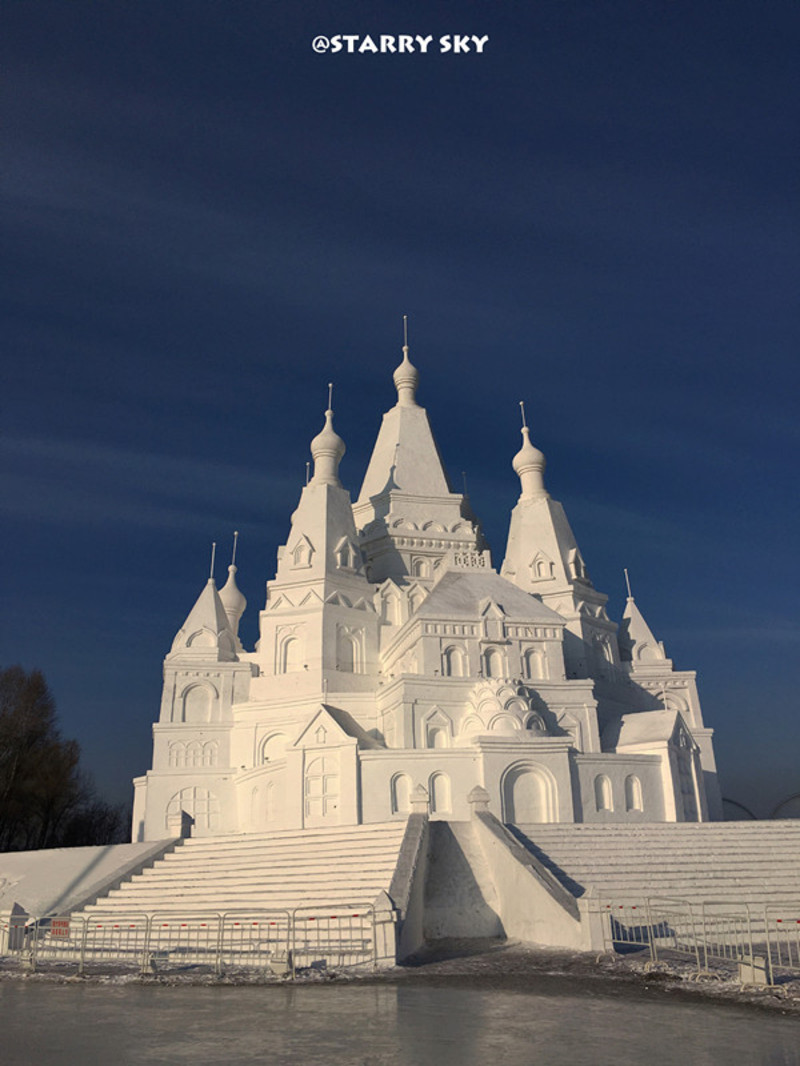 個人認為,還不如冰雪大世界呢,區域也縮水不說,拿些大學生作品