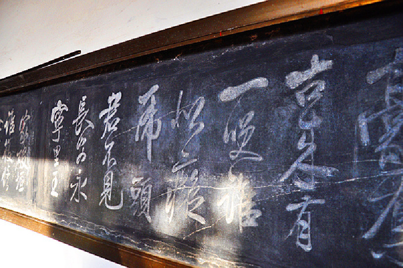 书法艺术韵味生动,炉火纯青祈福牌米芾擅诗文,爱收藏奇石,其衣着行为