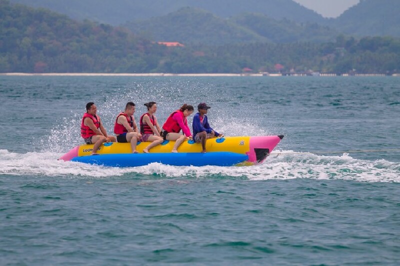    ↑ 水上项目-香蕉船