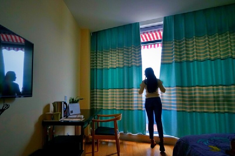 掀开窗帘,看看外面的世界.