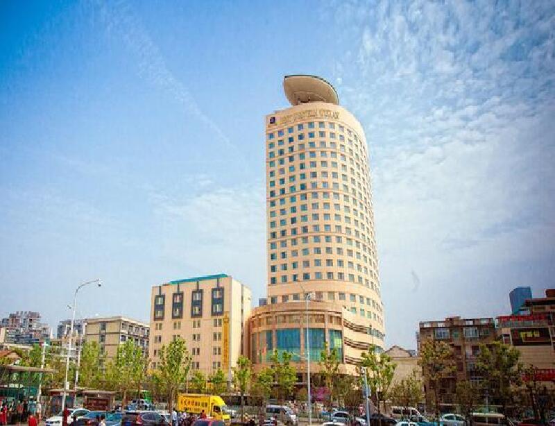 也是很多游客的选择,区内集中了黄鹤楼,户部巷,湖北省博物馆,东湖风景