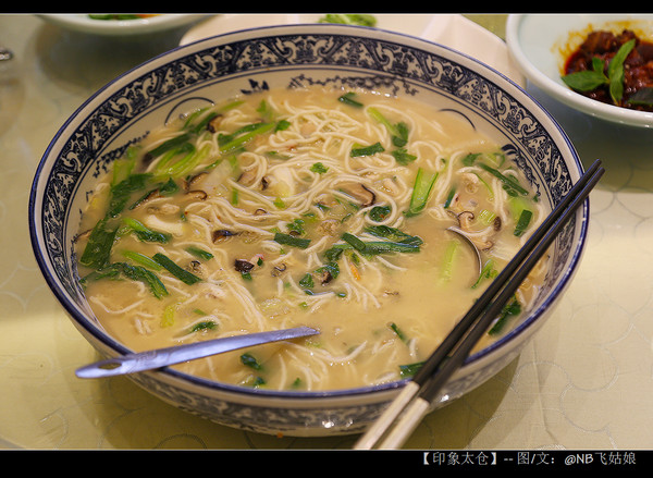 饭店推荐: 太仓海运堤莆鑫海鲜城2号店 特色美食:太仓三鲜
