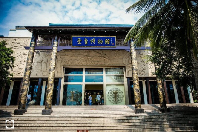 途径一个圣旨博物馆.