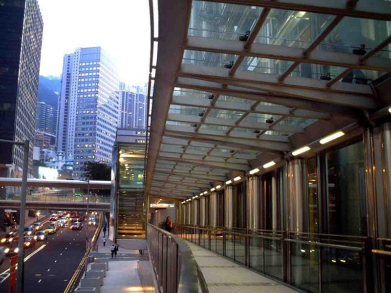 中环附近黄大仙祠花园内的长廊香港科技馆与艺术馆的连廊尖沙咀码头旁