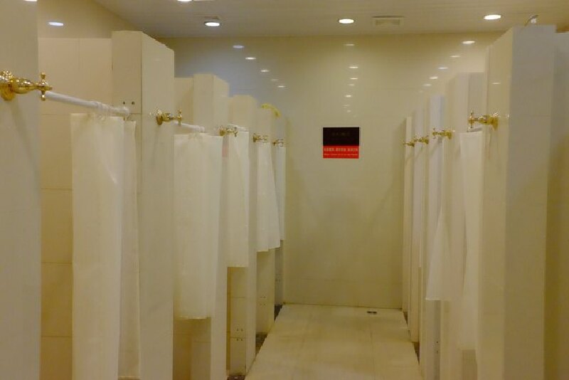    游泳馆的淋浴间.