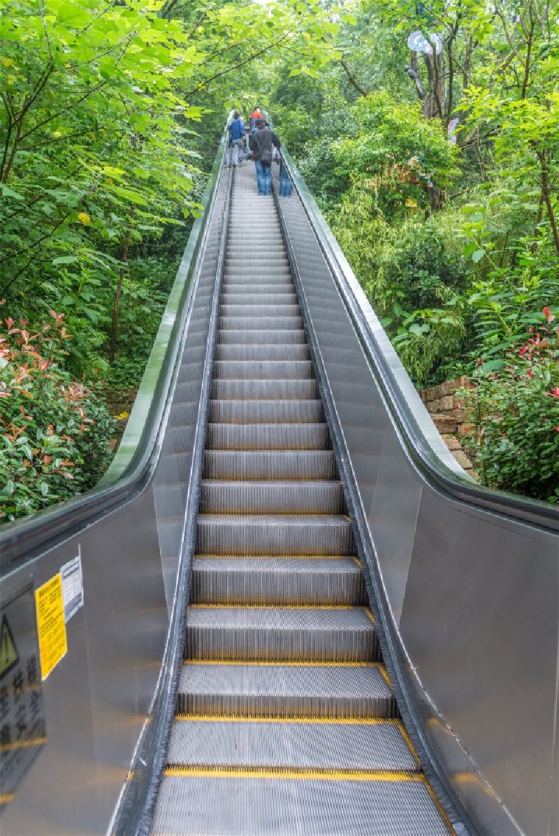 进入景区,还有个室外观光电梯乘坐,很有