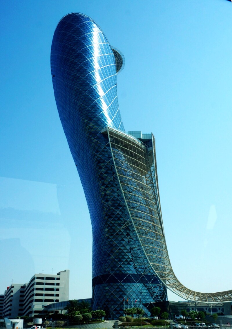 阿布扎比的世界最斜人造塔——首都门(capital gate)