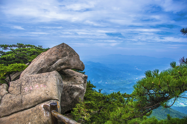 大別山薄刀峰22度的夏天