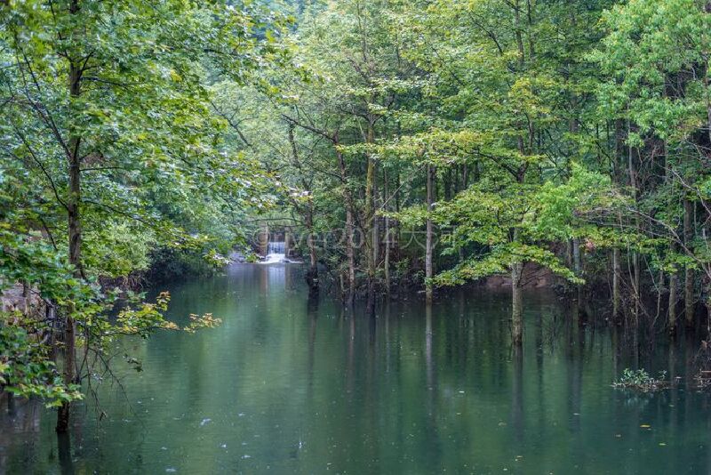 秋浦河这里的夏天与水相伴