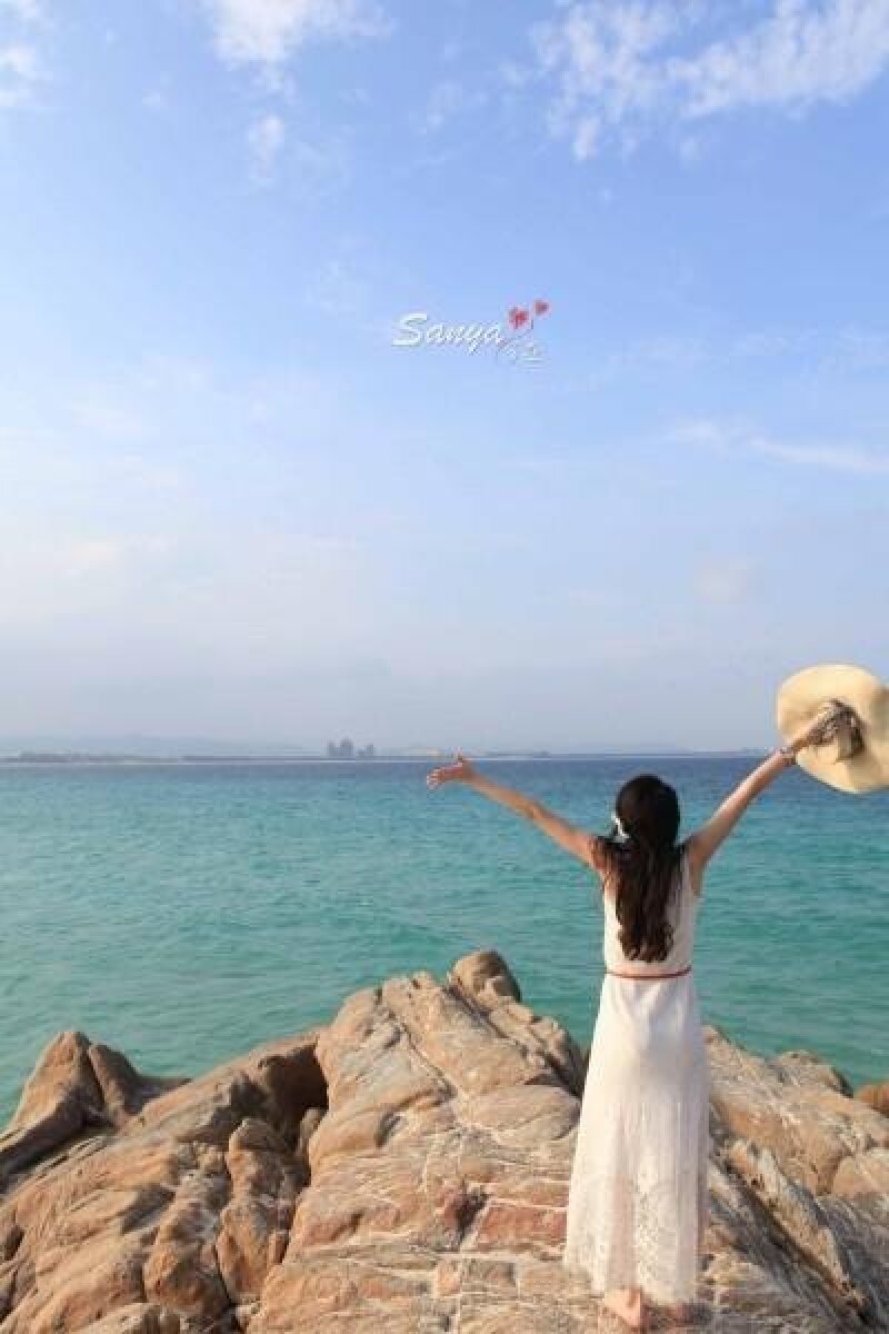 第一次遇见这么美丽的大海~海风掠过我的长发,动感一刻