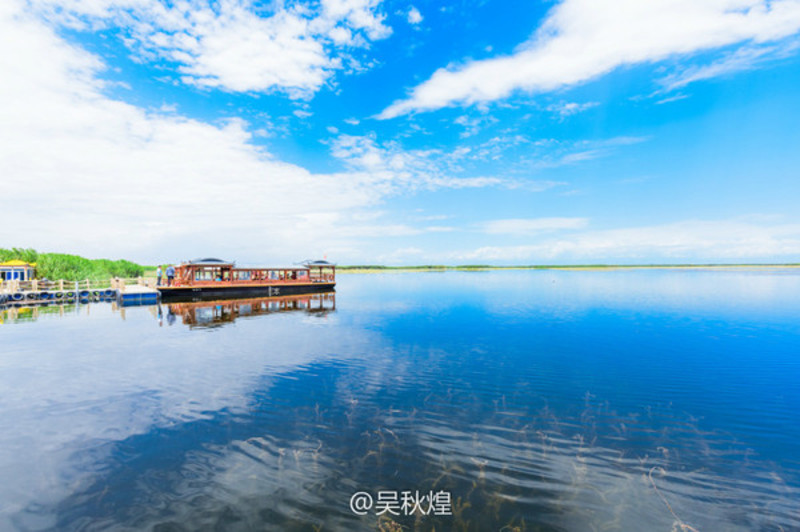 新疆博斯騰湖,水天一線的風光,人在畫中