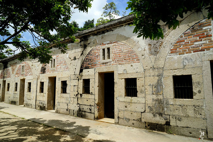 古代兵营,墙面都是用花岗岩砌成.