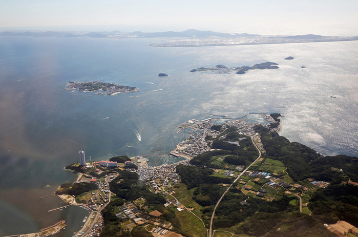 東京附近的伊勢灣.海岸線曲曲彎彎,小島零零落落.