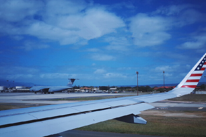火奴鲁鲁檀香山国际机场 ↓↓远处的是美军c17空中巨无霸吗?