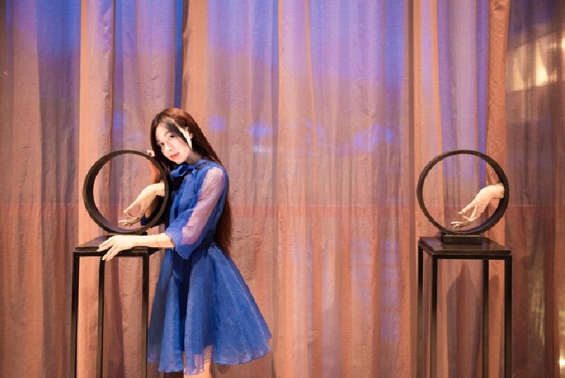 我在湖13把草木的气息寄给你